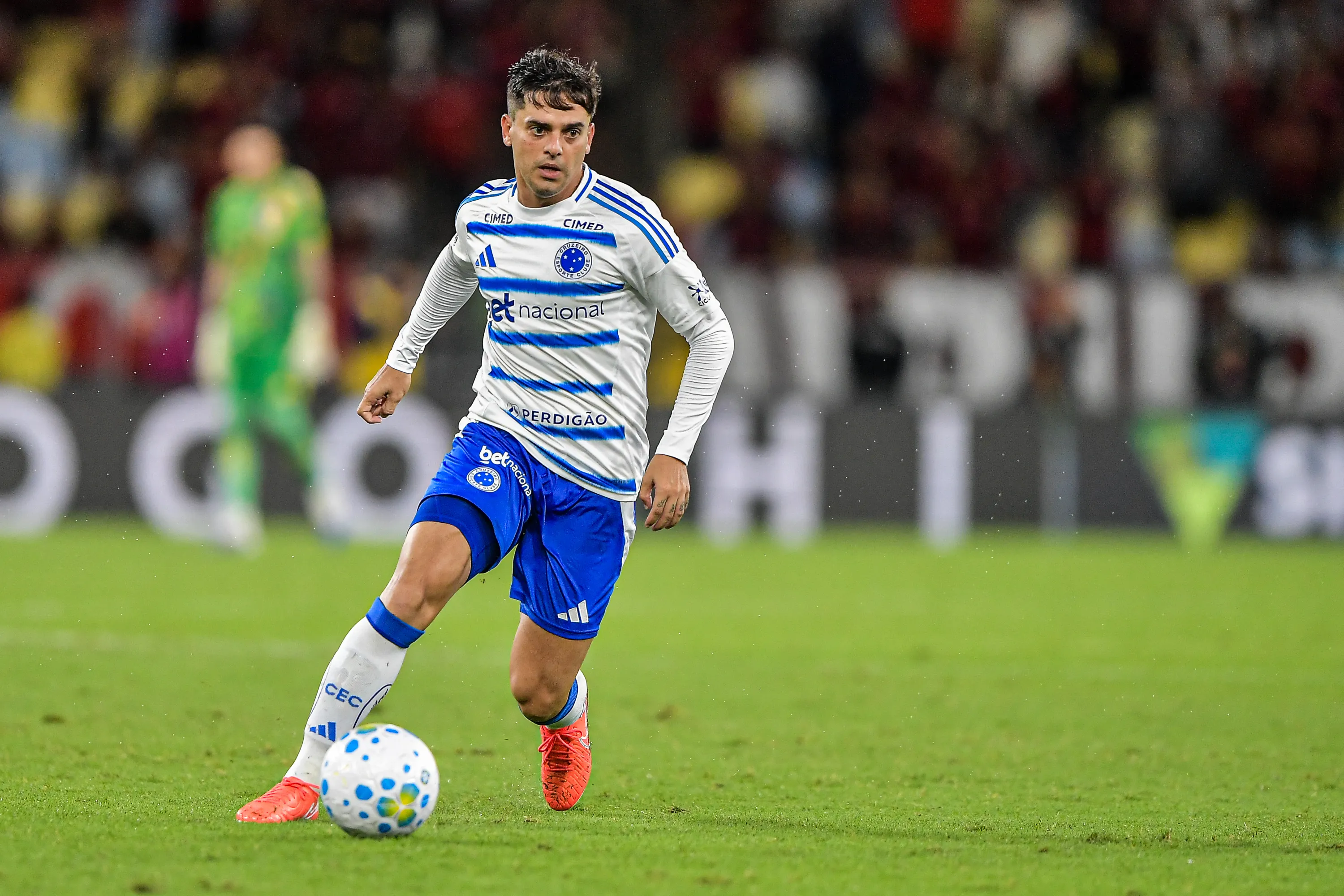 Fagner, jogador do Cruzeiro, durante partida contra o Flamengo – Foto: Thiago Ribeiro/AGIF