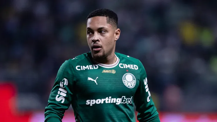 Vitor Roque preocupa nos bastidores do Palmeiras.
