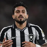 Alex Telles pode deixar o Botafogo após término do contrato