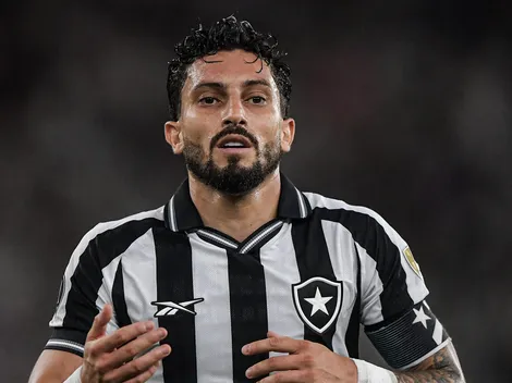 Alex Telles pode deixar o Botafogo após término do contrato