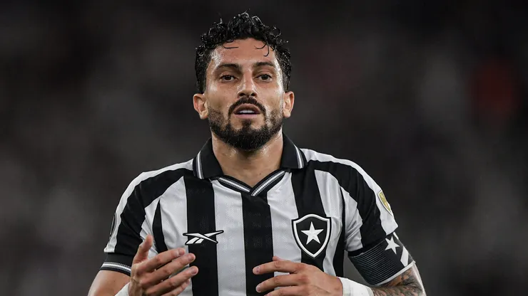 Alex Telles pode deixar o Botafogo.
