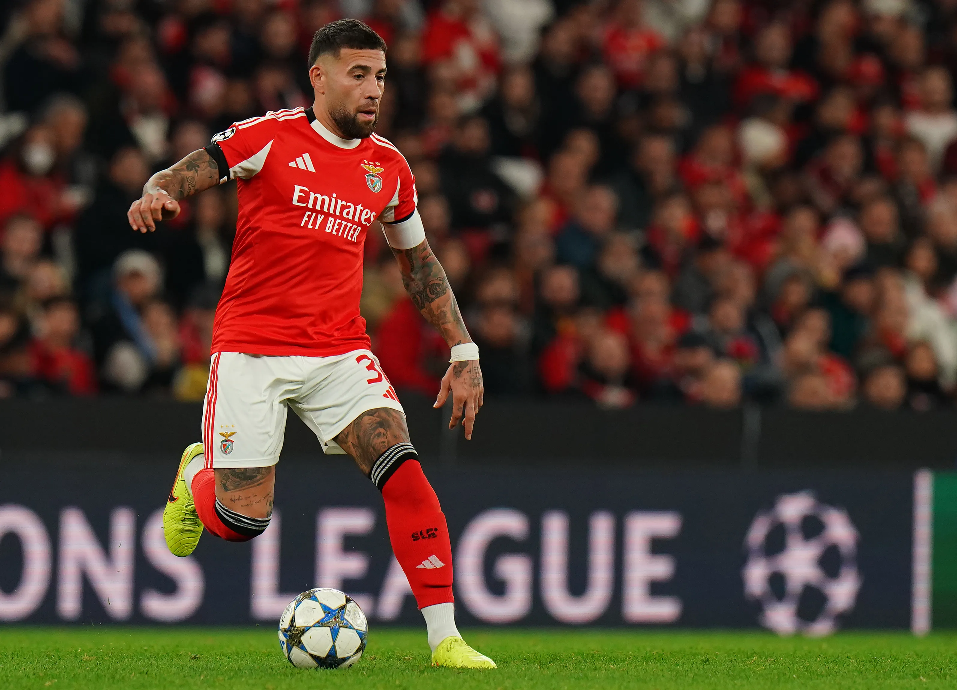 Otamendi atuando no Benfica – (Photo by Gualter Fatia/Getty Images)