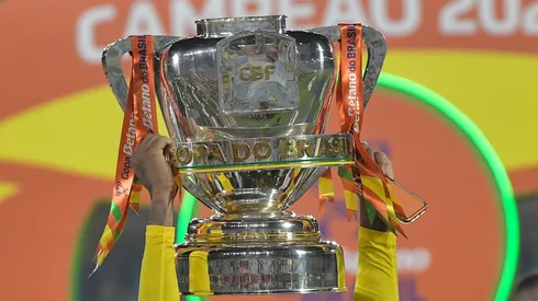 Taça de campeão da Copa Do Brasil 2025. Foto: Thiago Ribeiro/AGIF