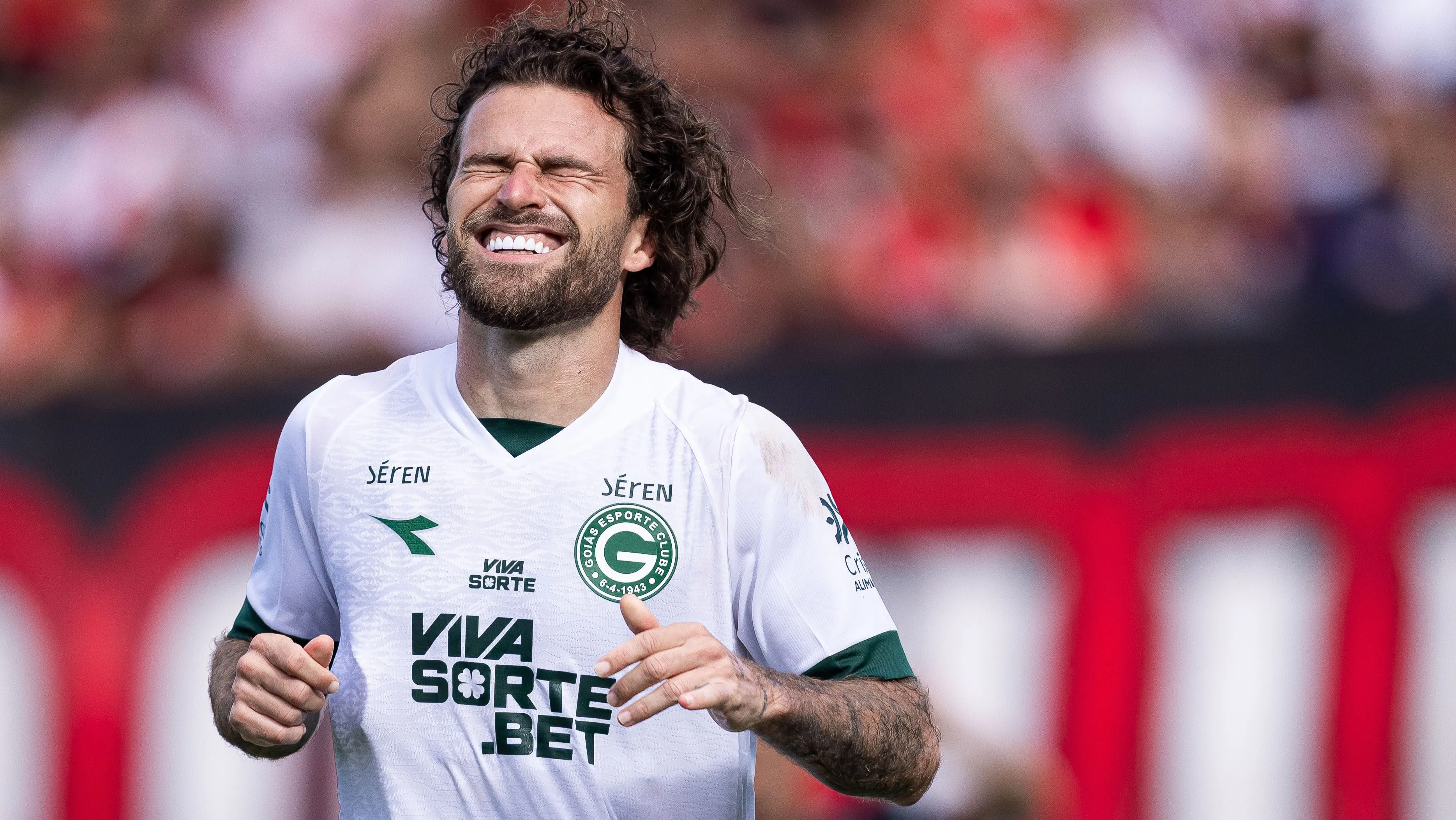 Lucas Lima, em campo pelo Goiás. Foto: Heber Gomes/AGIF