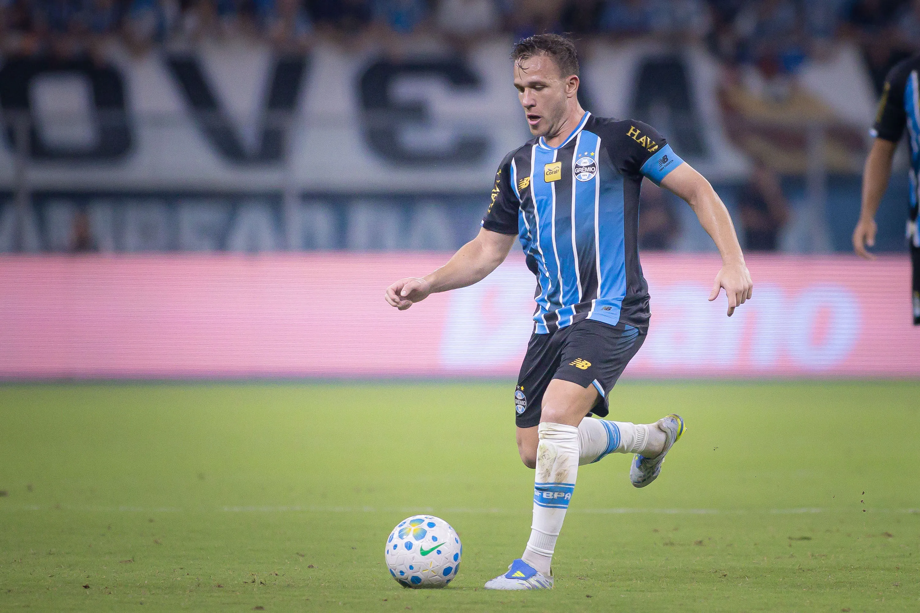 Arthur durante partida contra o Confiança na Arena do Grêmio pela Copa Do Brasil 2026. Foto: Maxi Franzoi/AGIF.
