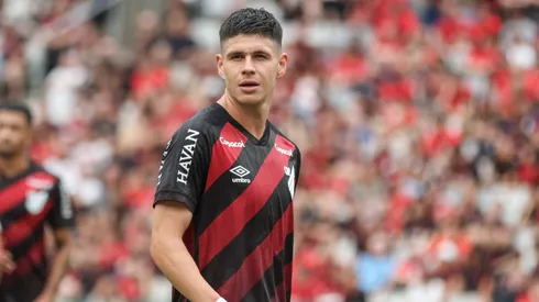 Zapelli, meia do Athletico-PR. Foto: Robson Mafra/AGIF