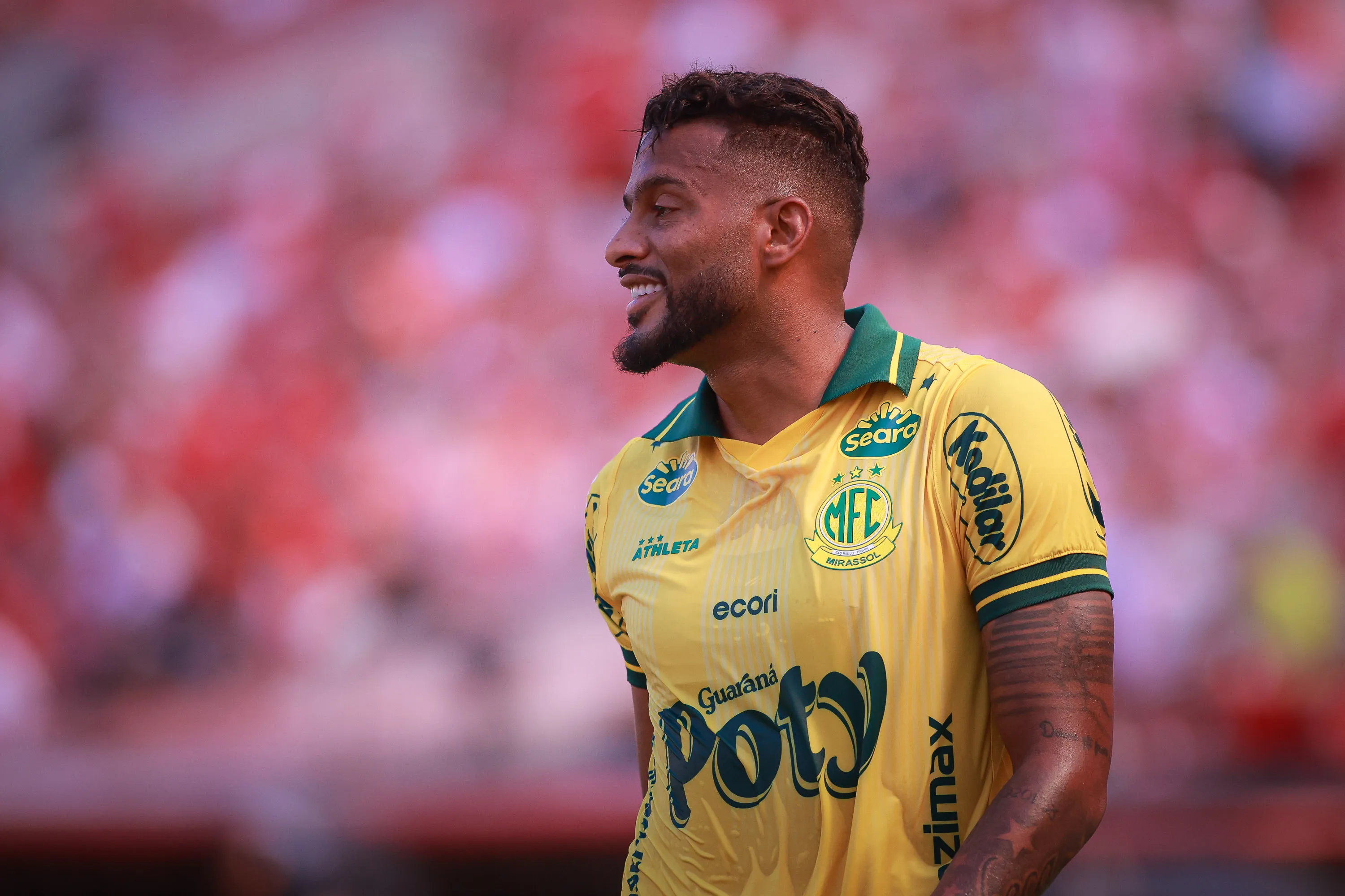 Reinaldo jogador do Mirassol durante partida contra o Internacional no estadio Beira-Rio pelo campeonato Brasileiro A 2026. Foto: Maxi Franzoi/AGIF