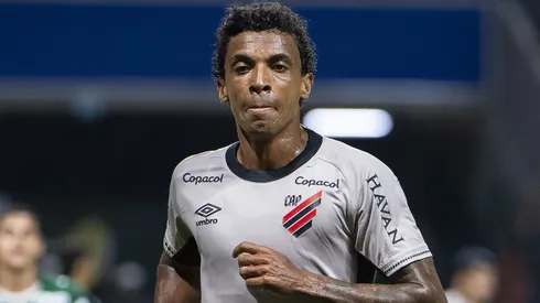 Luiz Gustavo durante confronto contra o Palmeiras no Brasileirão de 2026.