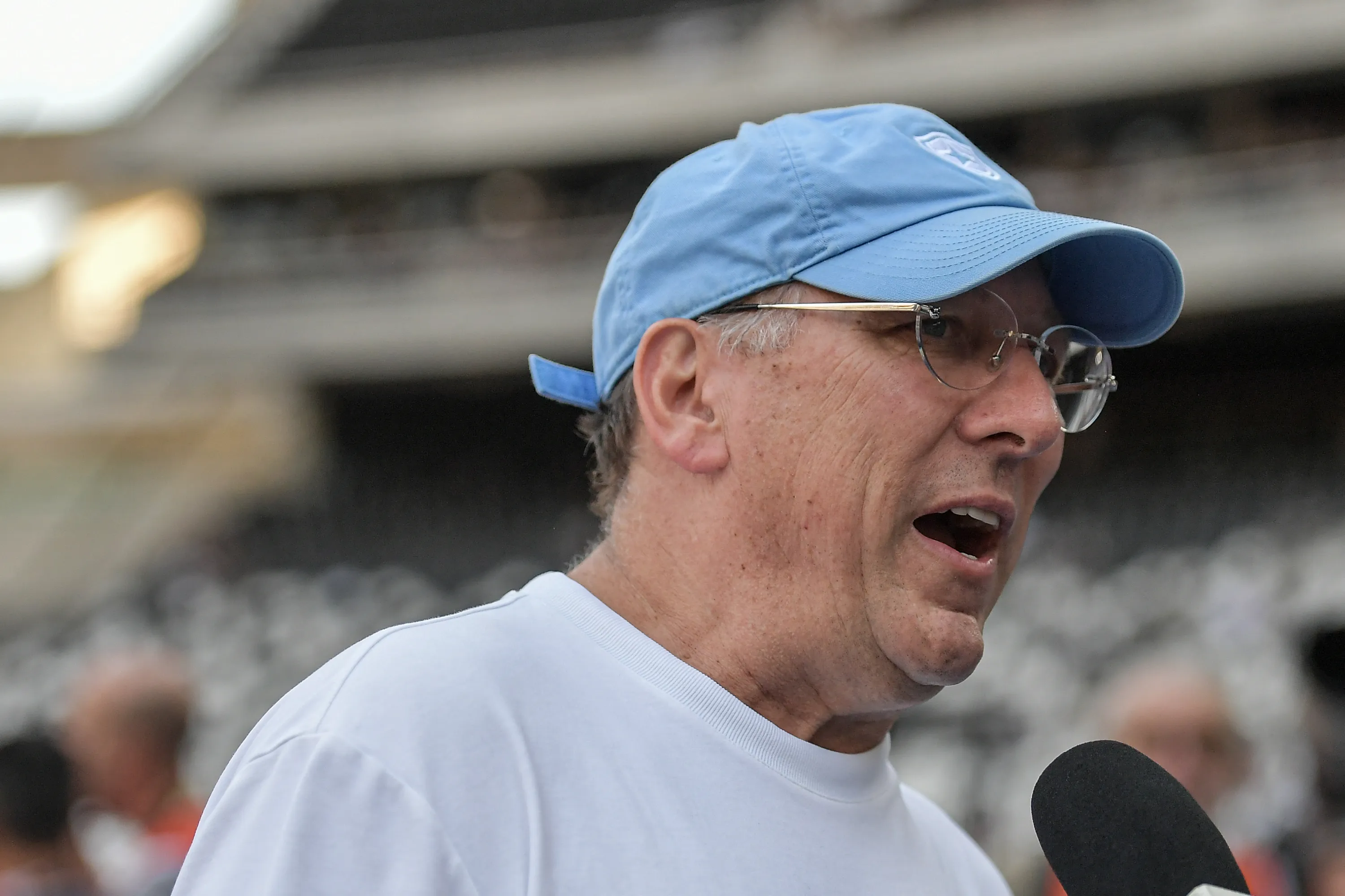 RJ – RIO DE JANEIRO – 21/04/2026 – COPA DO BRASIL 2026, BOTAFOGO X CHAPECOENSE – John Textor CEO do Botafogo durante aquecimento antes da partida contra o Chapecoense no estadio Engenhao pelo campeonato Copa Do Brasil 2026. Foto: Thiago Ribeiro/AGIF