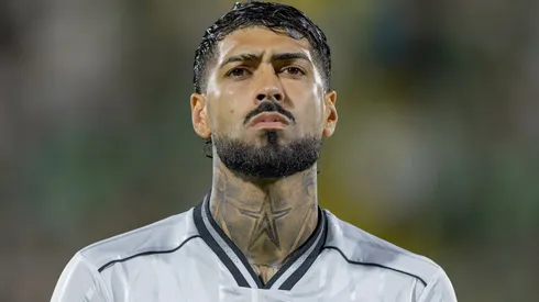 Alexander Barboza durante confronto contra a Chapecoense no Brasileirão de 2026.