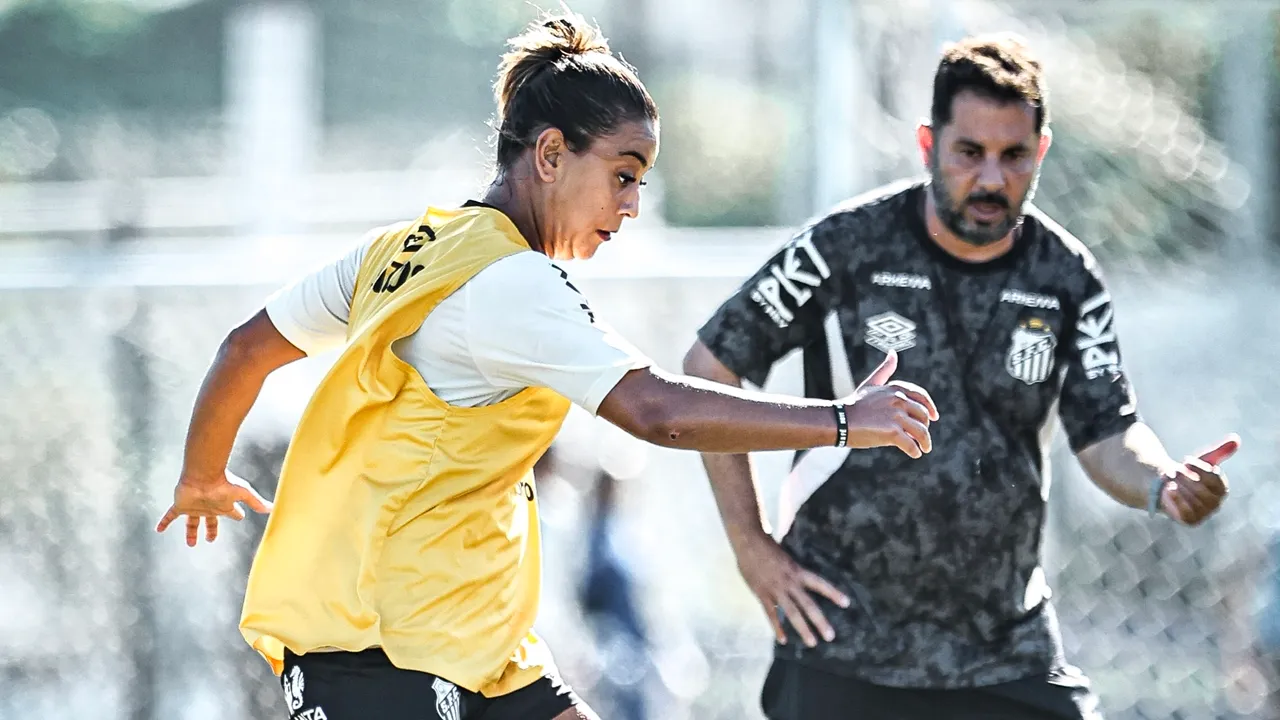 Caio Couto durante treinamento do Santos - Foto: Reinaldo Campops/Santos