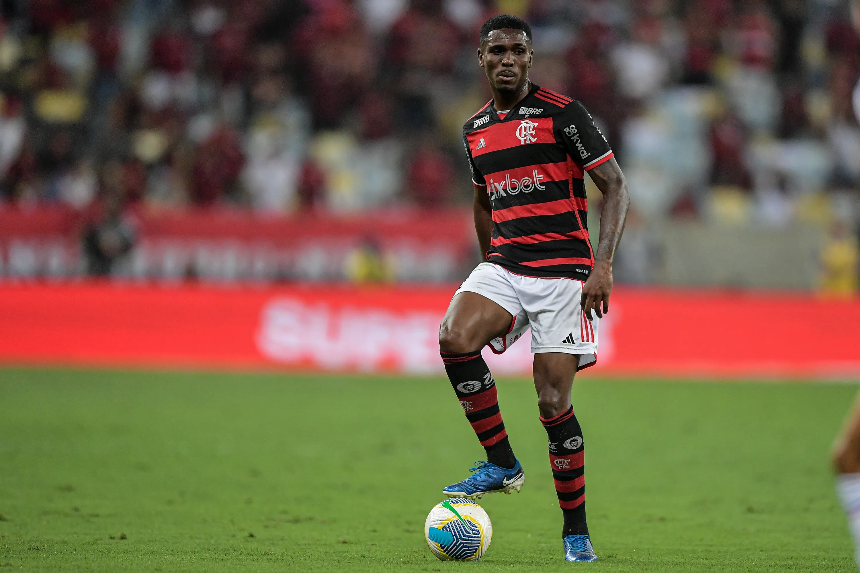 Everton Araujo jogador do Flamengo durante partida contra o Bahia no estadio Maracana pelo campeonato Copa Do Brasil 2024. Foto: Thiago Ribeiro/AGIF