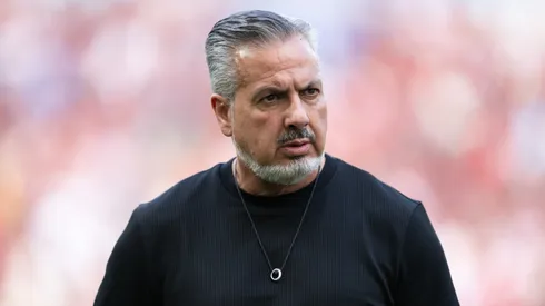 José Boto diretor de futebol do Flamengo durante partida contra o Grêmio no estádio Maracanã pelo campeonato Brasileiro A 2025. Foto: Jorge Rodrigues/AGIF