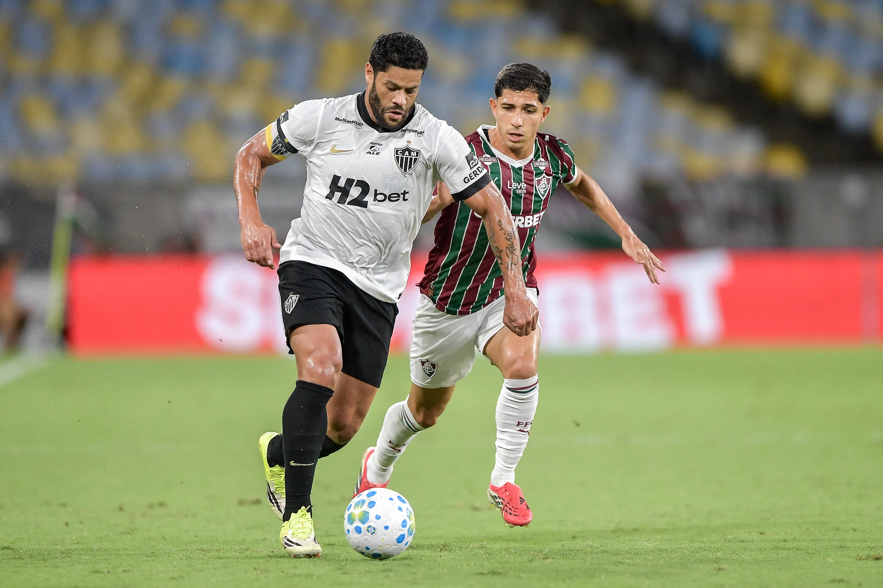 Hulk em ação pelo Galo contra o Fluminense no Maracanã. Foto: Thiago Ribeiro/AGIF