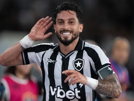 Torcida do Palmeiras pede contratação de Alex Telles