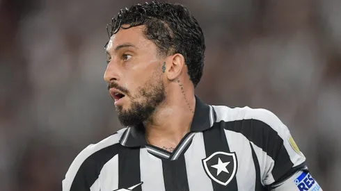 Alex Telles durante confronto contra o Nacional Potosí na Libertadores de 2026.