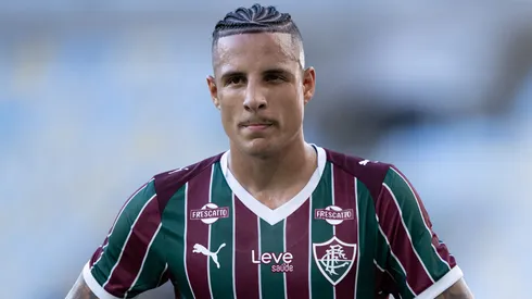 Guilherme Arana está pendurado em Fluminense x Chapecoense. Foto: Jorge Rodrigues/AGIF