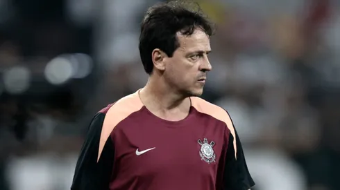 Fernando Diniz durante confronto contra o Palmeiras no Brasileirão de 2026.