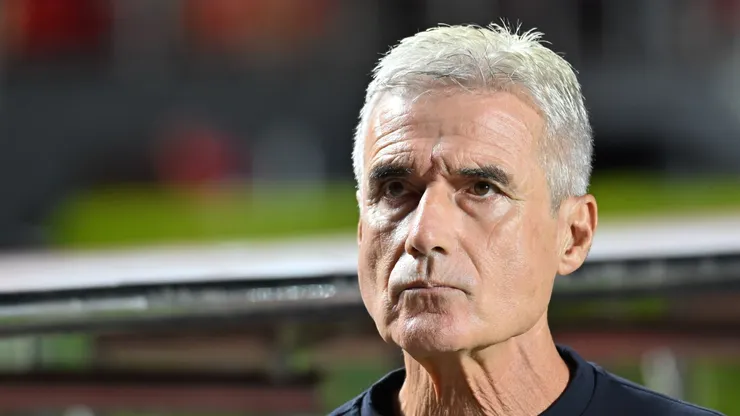 Luís Castro técnico do Grêmio durante partida contra o São Paulo no estádio Morumbi pelo campeonato Brasileiro A 2026. Foto: Jota Erre/AGIF