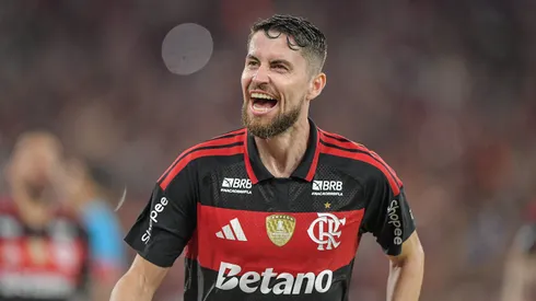 Jorginho jogador do Flamengo comemora seu gol durante partida contra o Santos no estadio Maracana pelo campeonato Brasileiro A 2026. Foto: Thiago Ribeiro/AGIF