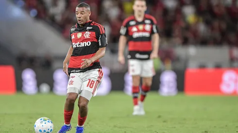 De la Cruz, jogador do Flamengo. Foto: Thiago Ribeiro/AGIF