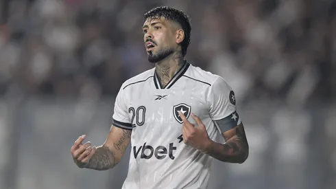Barboza jogador do Botafogo durante partida contra o Vasco no estadio Sao Januario pelo campeonato Brasileiro A 2026. Foto: Thiago Ribeiro/AGIF