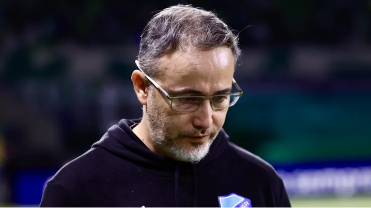 Flavio Robatto tecnico do Bolivar durante partida contra o Palmeiras no estadio Arena Allianz Parque pelo campeonato Copa Libertadores 2025. Foto: Marcello Zambrana/AGIF