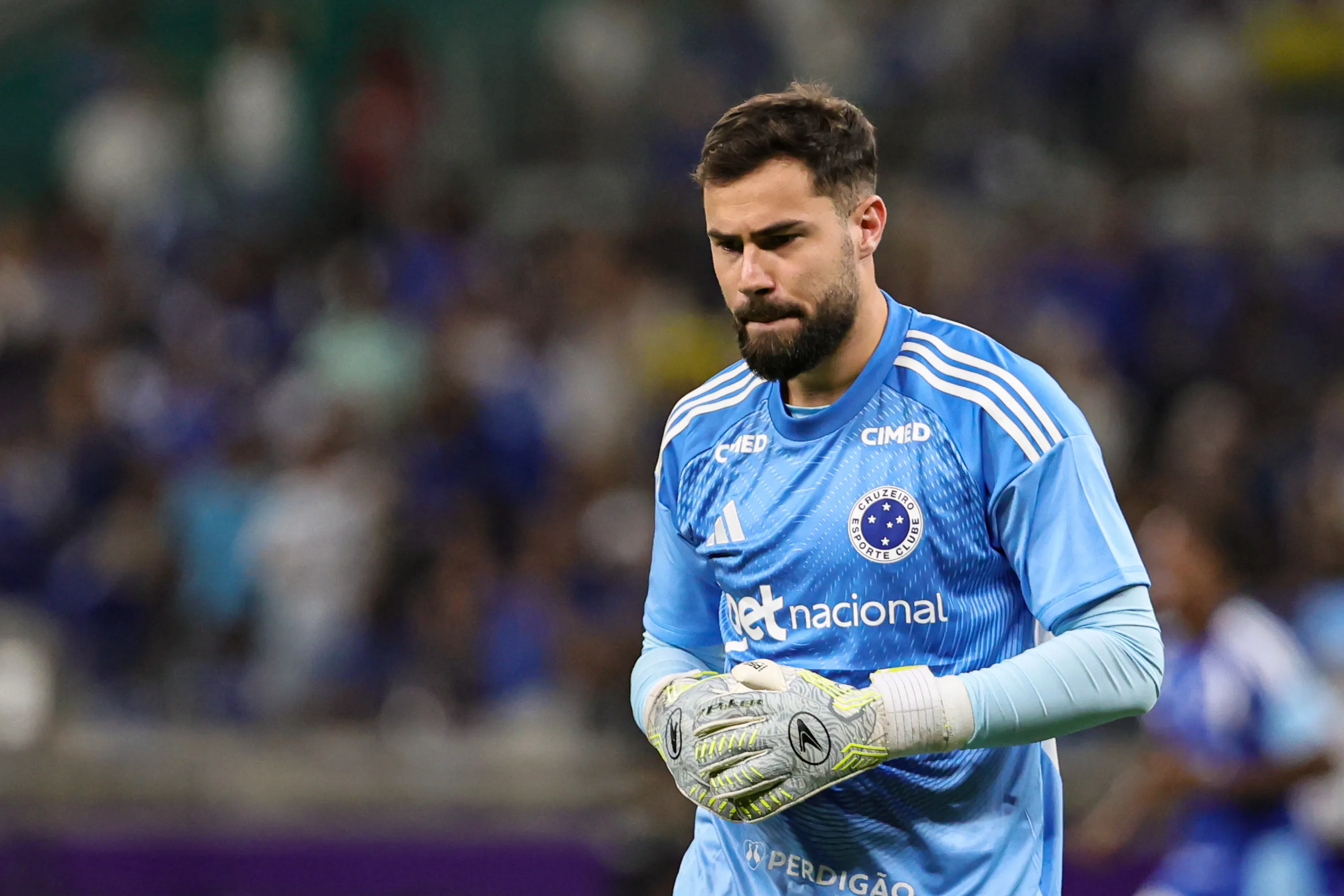 Matheus Cunha jogador do Cruzeiro durante aquecimento antes da partida contra o Gremio no estadio Mineirao pelo campeonato Brasileiro A 2026. Foto: Gilson Lobo/AGIF