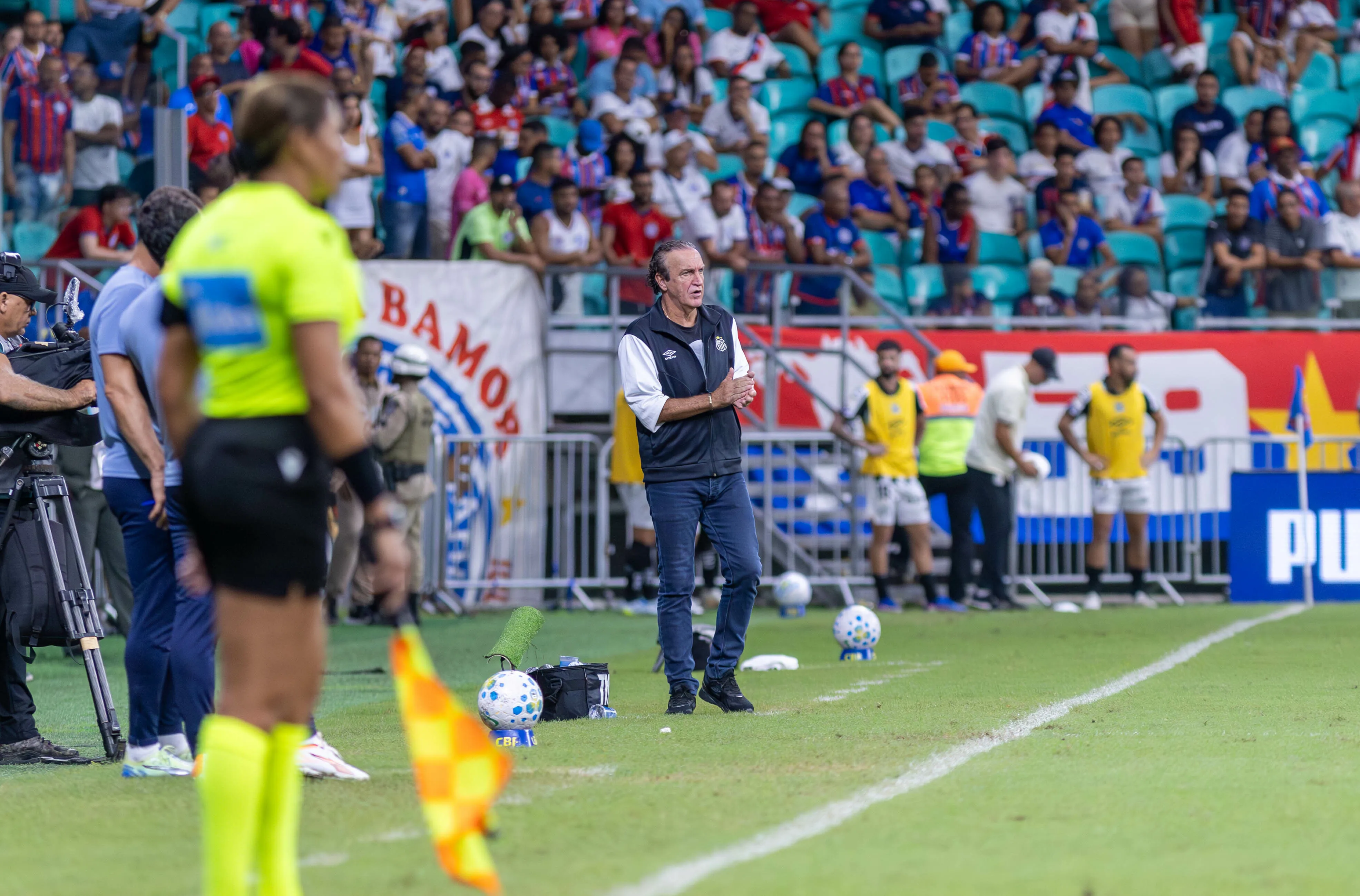 BA – SALVADOR – 25/04/2026 – BRASILEIRO A 2026, BAHIA X SANTOS – Cuca tecnico do Santos durante partida contra o Bahia no estadio Arena Fonte Nova pelo campeonato Brasileiro A 2026. Foto: Marcio Jose/AGIF