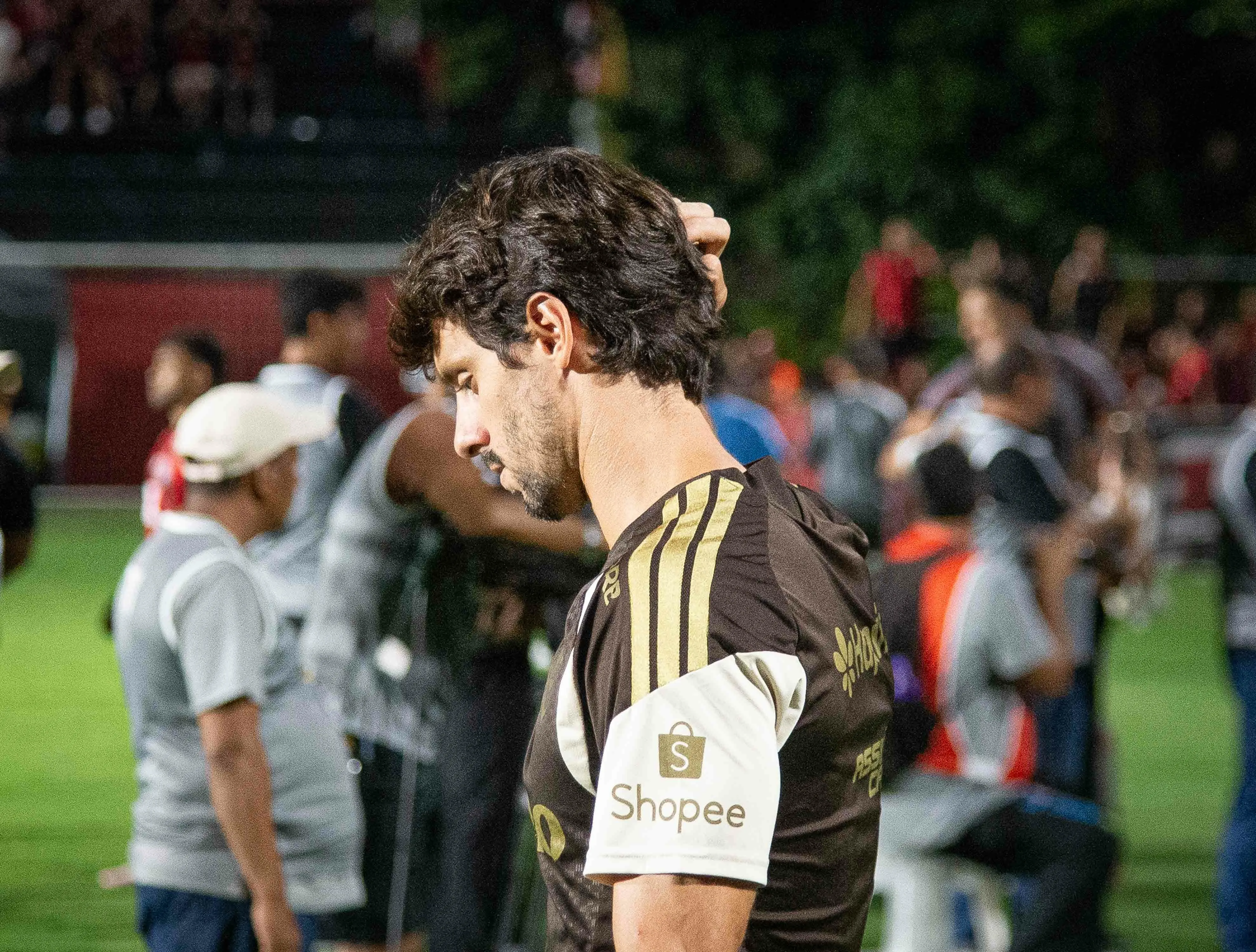 BA – SALVADOR – 10/02/2026 – BRASILEIRO A 2026, VITORIA X FLAMENGO – Rodrigo Caio preparador do Flamengo antes da partida contra o Vitoria no estadio Barradao pelo campeonato Brasileiro A 2026. Foto: Jhony Pinho/AGIF