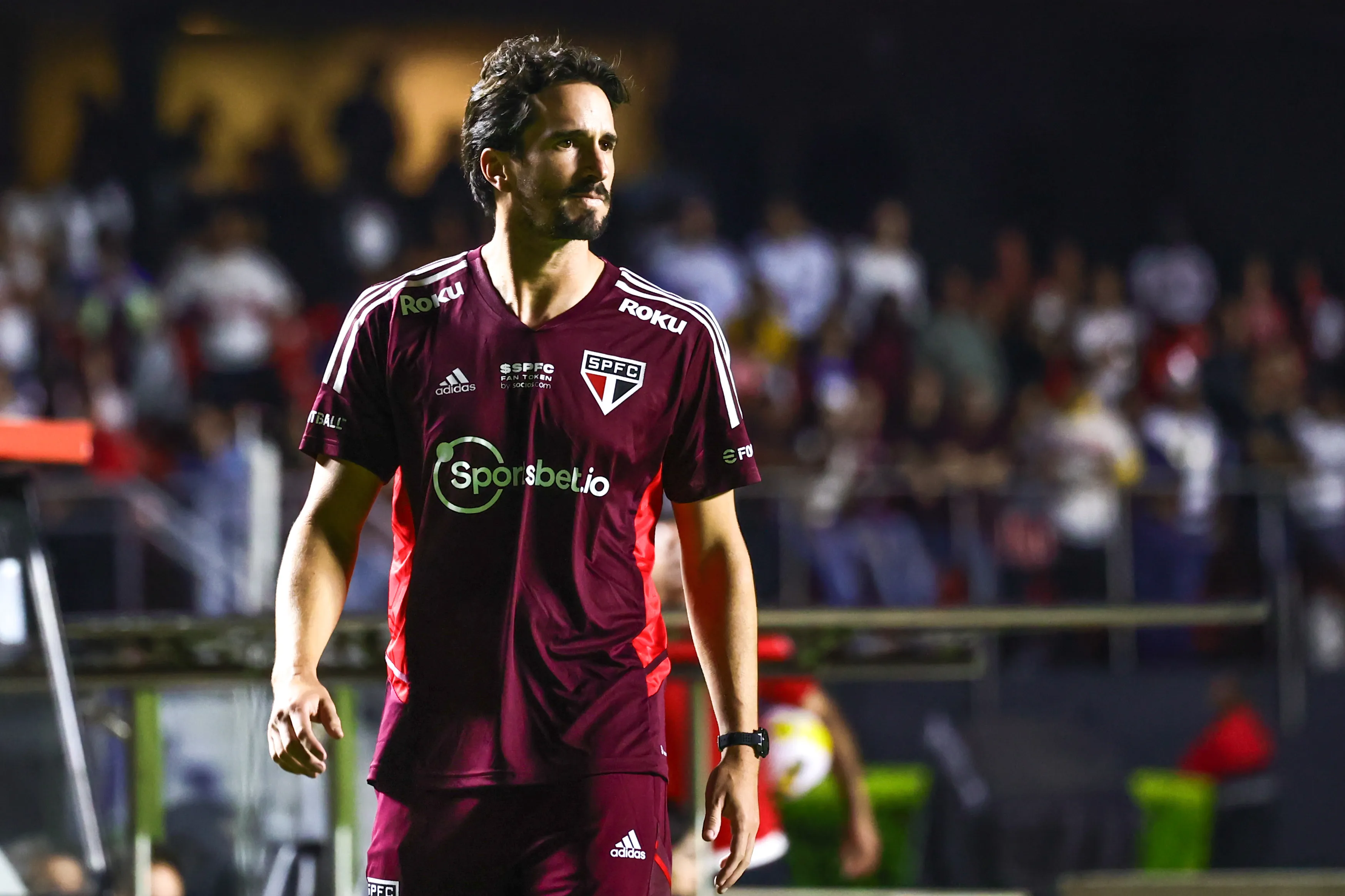 Charles Hembert durante partida entre São Paulo e Santos no Campeonato Brasileiro de 2022. Foto: Marcello Zambrana/AGIF