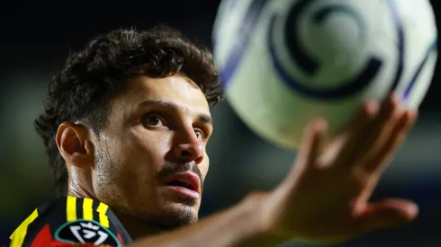 Raphael Veiga em campo pelo América. (Photo by Hector Vivas/Getty Images)