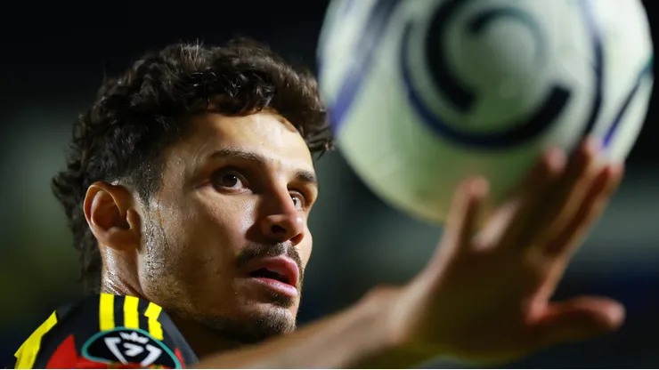 Raphael Veiga em campo pelo América. (Photo by Hector Vivas/Getty Images)
