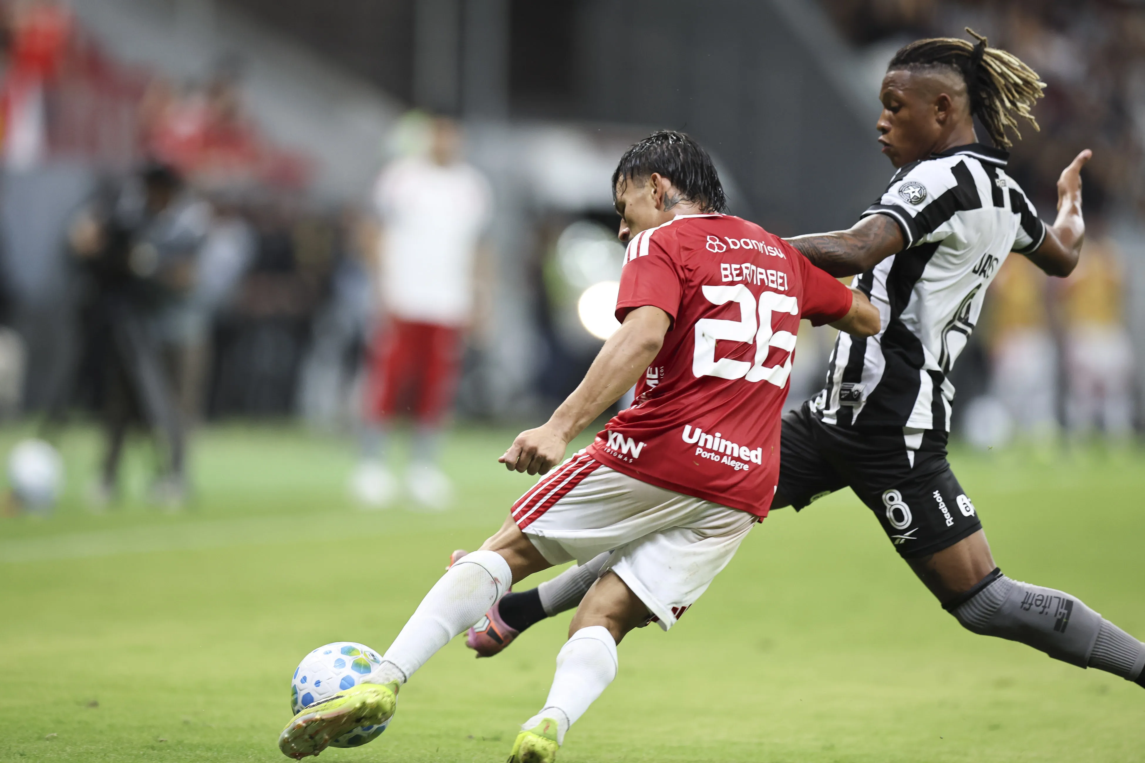 DF – BRASILIA – 25/04/2026 – BRASILEIRO A 2026, BOTAFOGO X INTERNACIONAL – Danilo jogador do Botafogo durante partida contra o Internacional no estadio Mane Garrincha pelo campeonato Brasileiro A 2026. Foto: Mateus Bonomi/AGIF