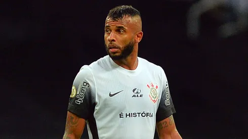 Alex Santana durante confronto contra o Bahia no Brasileirão de 2024.