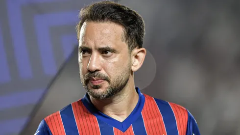 Everton Ribeiro durante confronto contra o Vasco no Brasileirão de 2026.