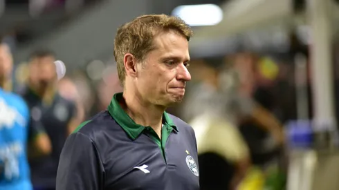 Fernando Seabra tecnico do Coritiba durante partida contra o Santos no estadio Vila Belmiro pelo campeonato Copa Do Brasil 2026. Foto: Jota Erre/AGIF