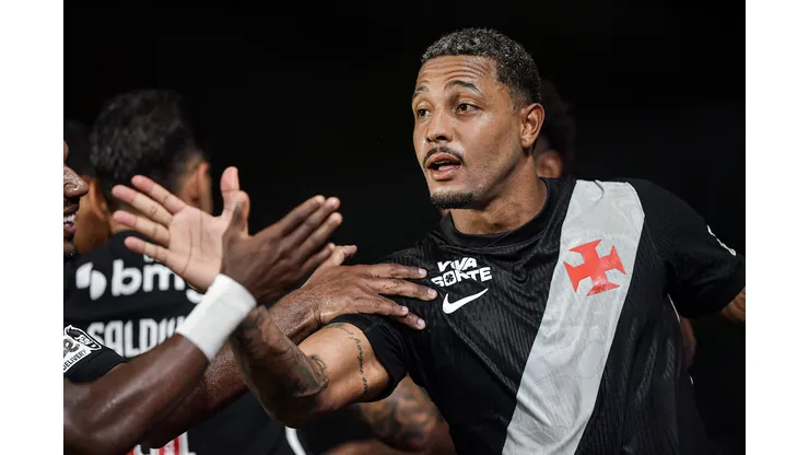 David jogador do Vasco comemora seu gol durante partida contra o Botafogo no estadio Sao Januario pelo campeonato Brasileiro A 2026. Foto: Thiago Ribeiro/AGIF