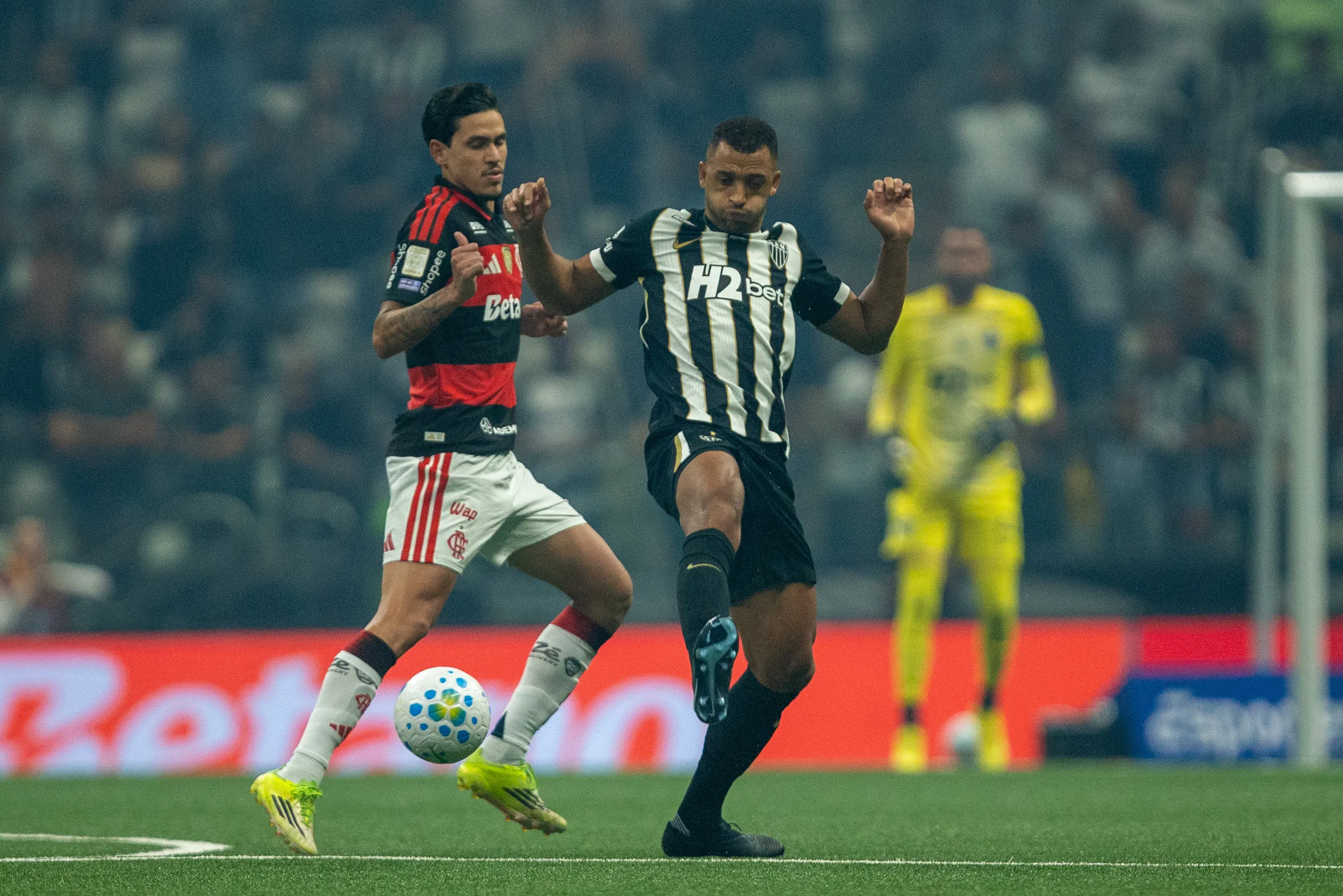Vitor Hugo  jogador do Atletico-MG durante partida contra o Flamengo no estadio Arena MRV pelo campeonato Brasileiro A 2026. Foto: Fernando Moreno/AGIF