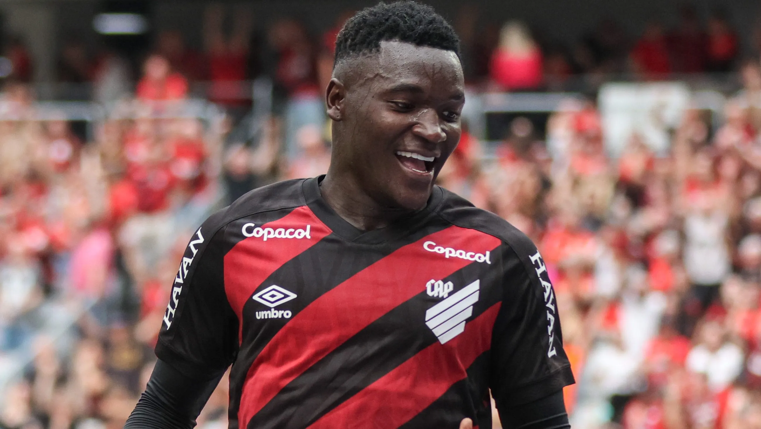 Viveros, atacante do Athletico-PR. Foto: Robson Mafra/AGIF