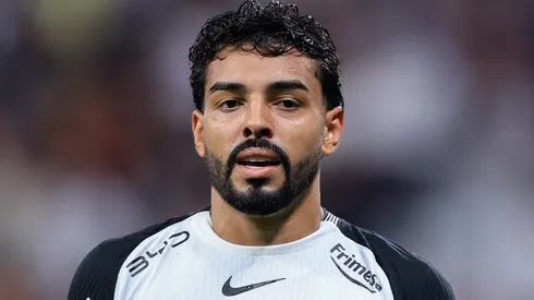 Matheus Bidu durante confronto contra o Bragantino no Brasileirão de 2026.