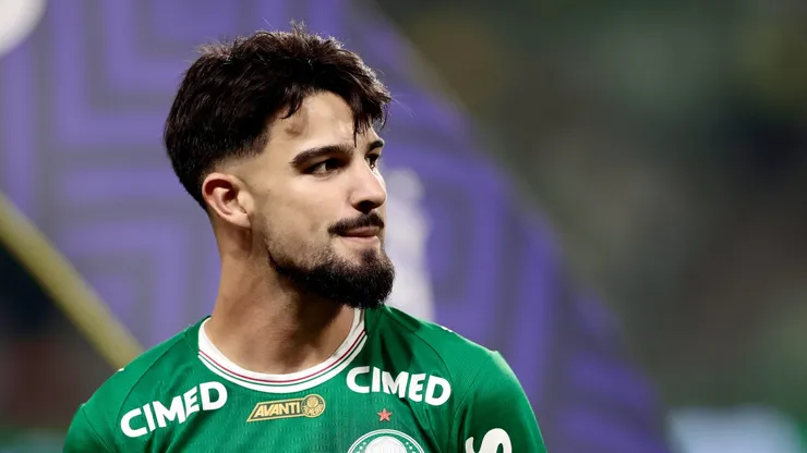 Flaco López se irritou ao ser substituído em Bragantino x Palmeiras