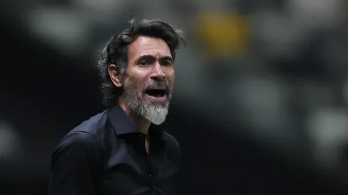 Eduardo Domínguez técnico do Atlético-MG durante partida contra o Flamengo no estádio Arena MRV pelo campeonato Brasileiro A 2026. Foto: Gilson Lobo/AGIF