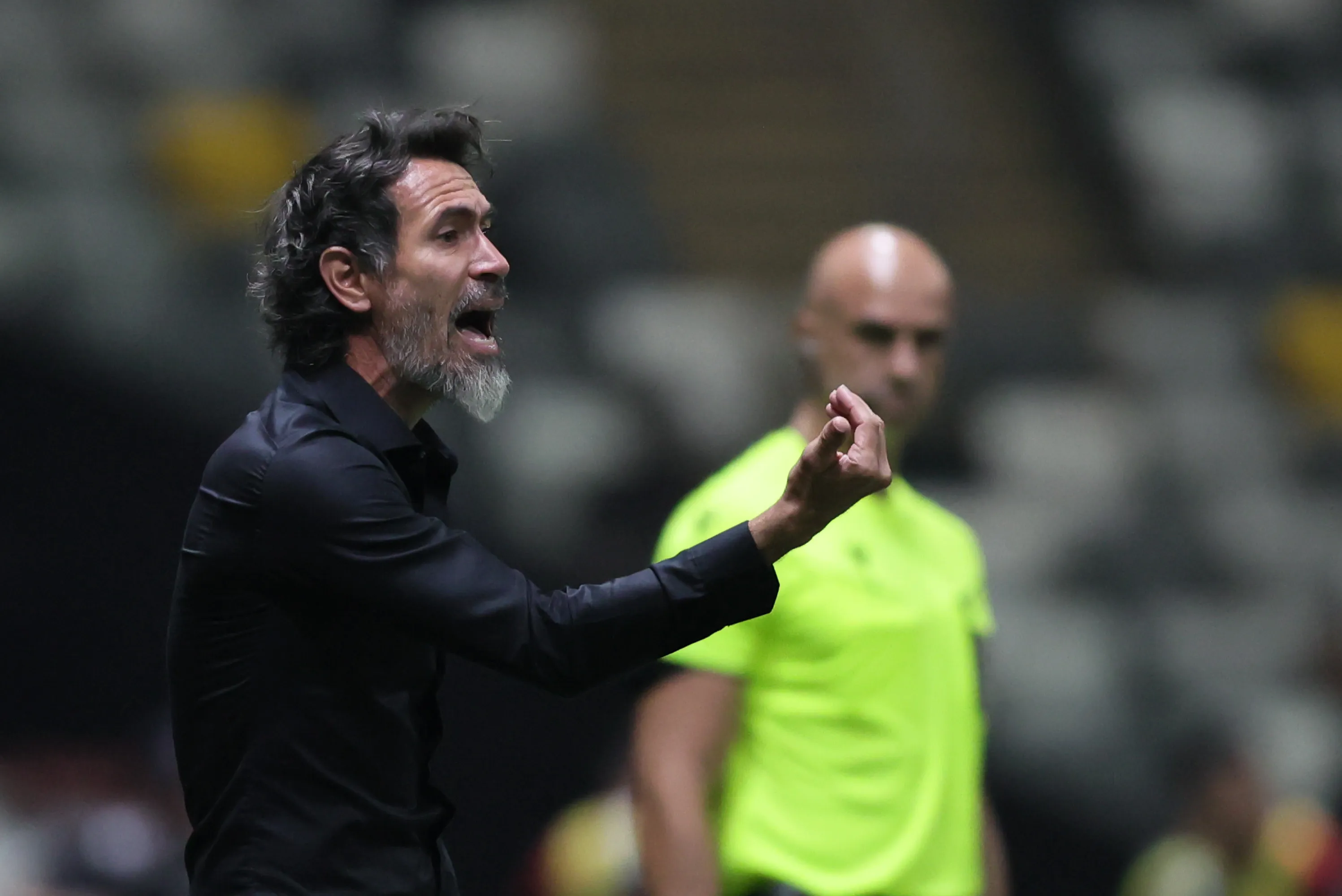 MG – BELO HORIZONTE – 26/04/2026 – BRASILEIRO A 2026, ATLETICO-MG X FLAMENGO – Eduardo Dominguez tecnico do Atletico-MG durante partida contra o Flamengo no estadio Arena MRV pelo campeonato Brasileiro A 2026. Foto: Gilson Lobo/AGIF