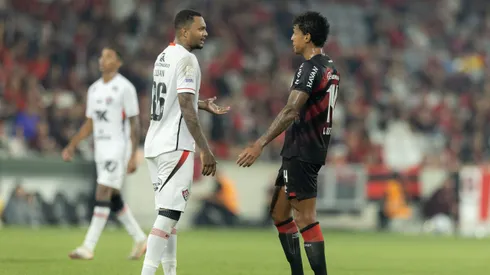 Vitória reclamou da arbitragem contra o Athletico-PR. Foto: Paulo De Tarso/AGIF