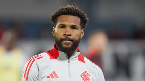 Wesley do Internacional durante aquecimento antes da partida contra o Bragantino no estadio Cícero De Souza Marques pelo campeonato Brasileiro A 2025. Foto: Anderson Romão/AGIF