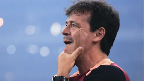 Fernando Diniz durante confronto contra o Palmeiras no Brasileirão de 2026.