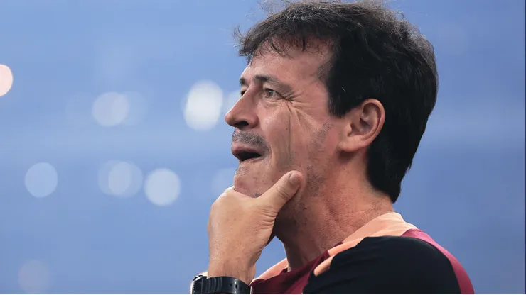 Fernando Diniz durante confronto contra o Palmeiras no Brasileirão de 2026.