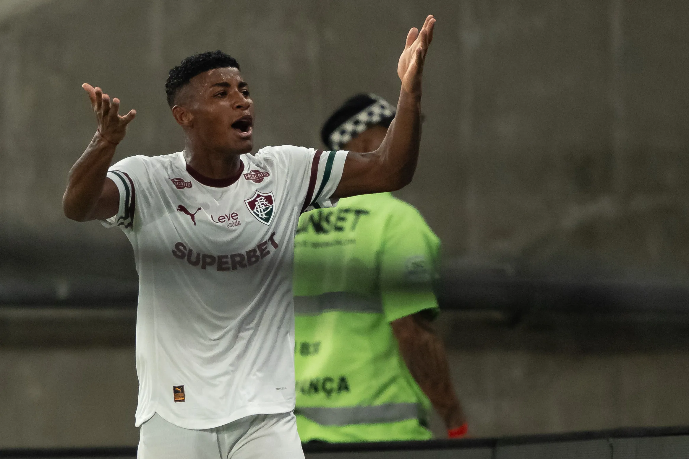 Hercules jogador do Fluminense comemora seu gol durante partida contra o Vasco no estadio Maracana pelo campeonato Brasileiro A 2026. Foto: Jorge Rodrigues/AGIF
