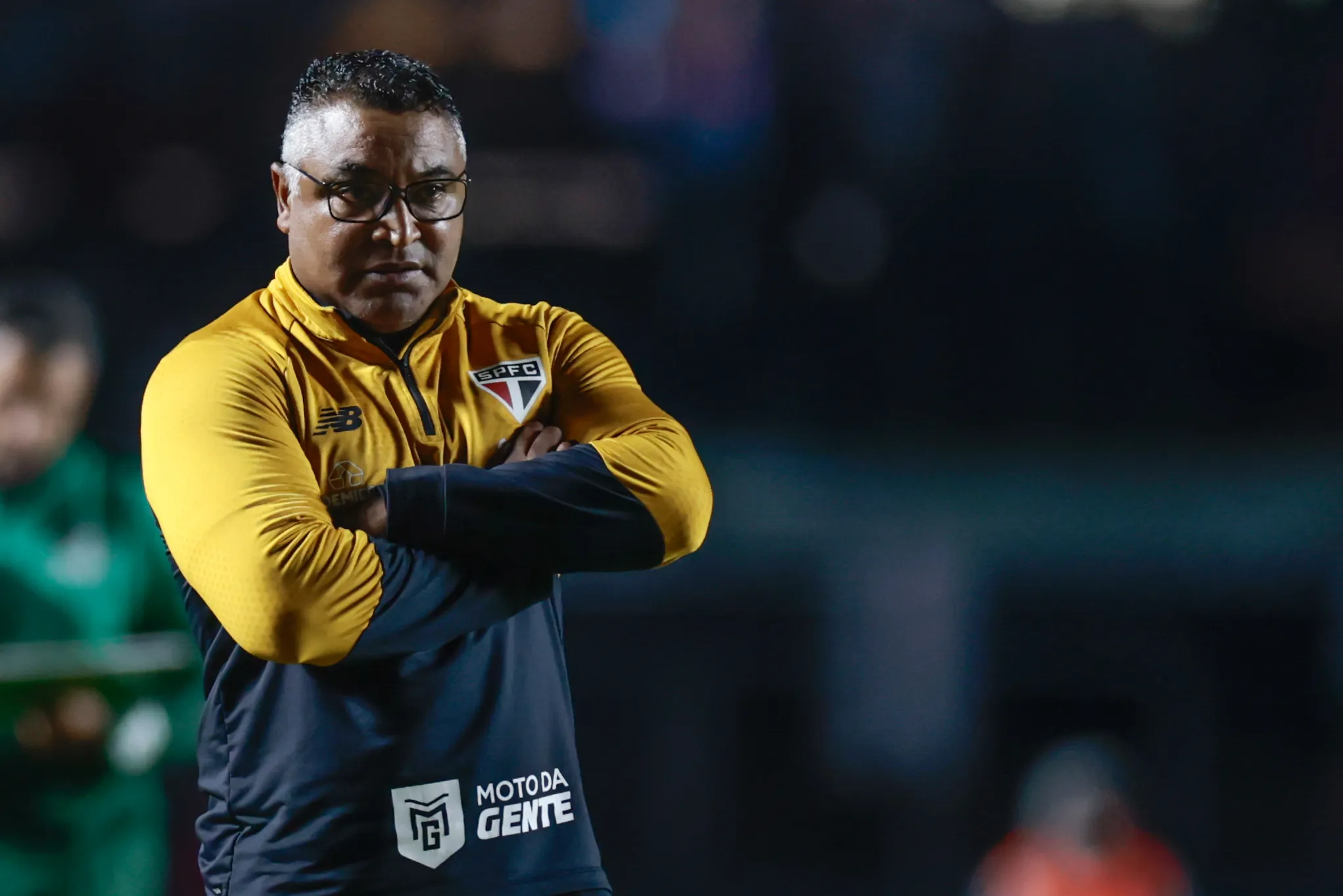 Roger Machado comandando o São Paulo -Foto: Marcello Zambrana/AGIF